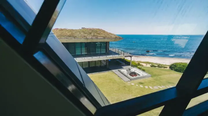A casita with a living roof, Playa Vik